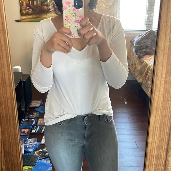 Plain white V neck Tee (Basic) - Picture 3 of 3